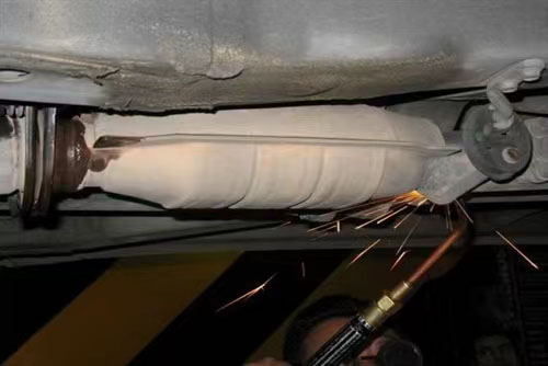 Detect whether the three-way catalytic converter is dismantled1
